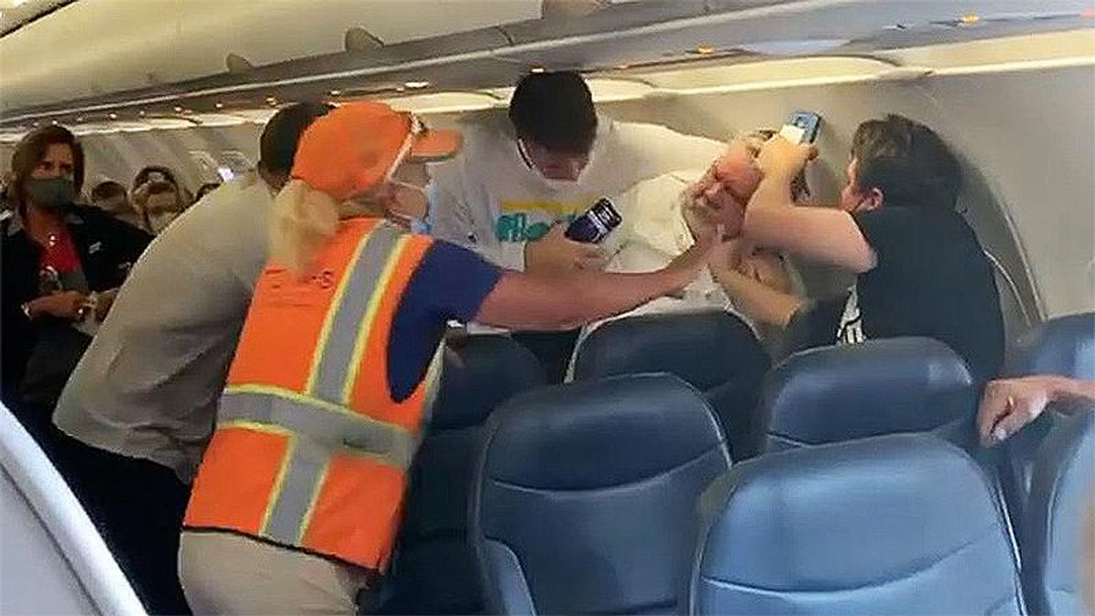 Columnist blames Trumpism for airplane passenger freakouts increasing 20 times higher than normal