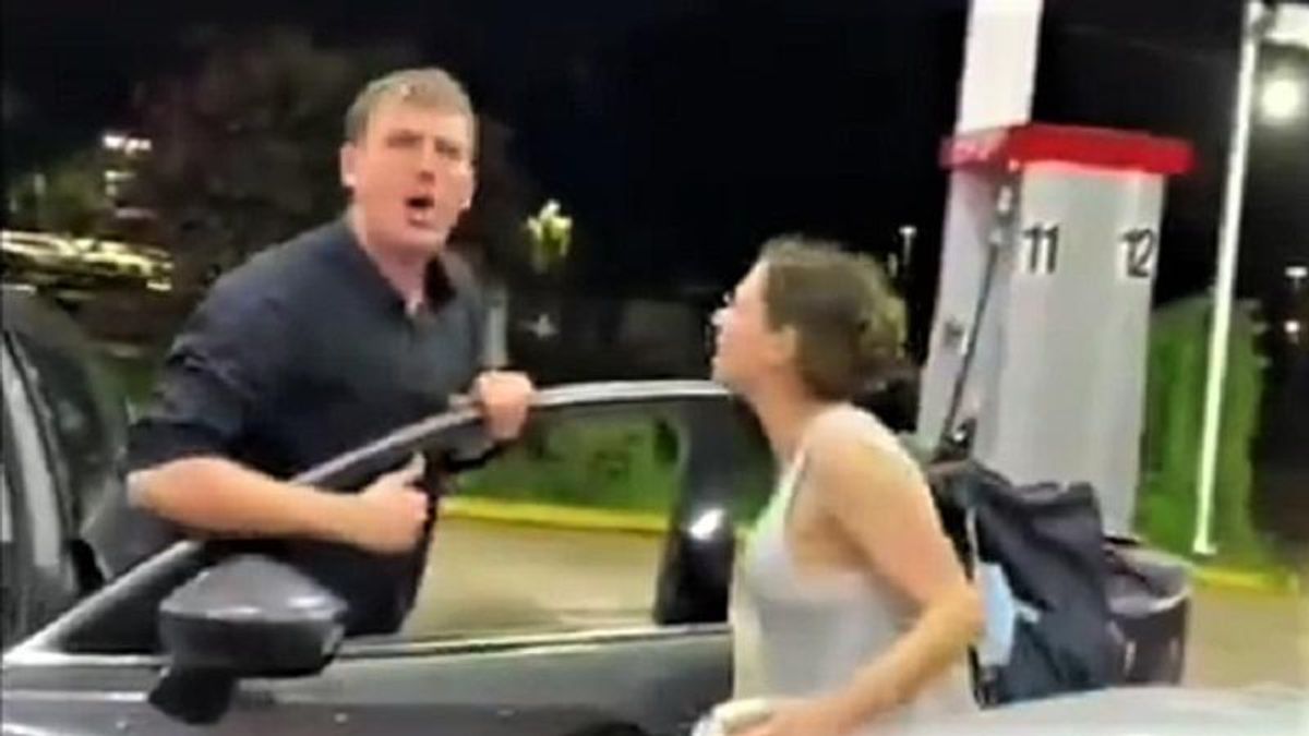 WATCH: Woman gets called out after she accuses Black bystanders of being 'crack dealers'