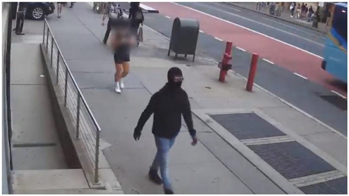 WATCH: Man stabs Apple Store security guard and punches female employee during mask dispute