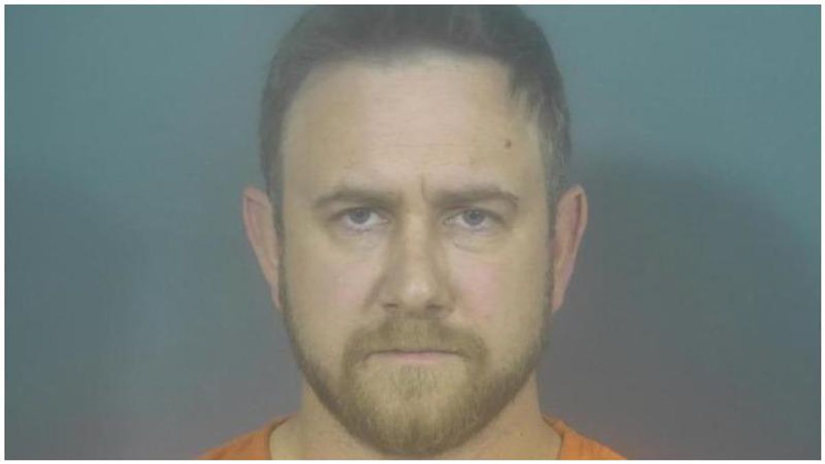 Indiana cop arrested and charged for having a sexual relationship with