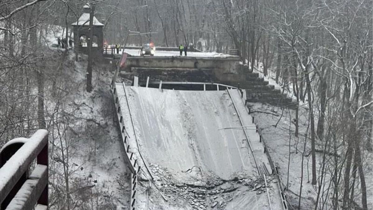 Pittsburgh bridge collapses ahead of Biden visit on infrastructure; 10 injured