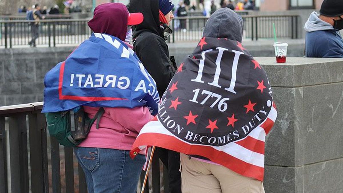 High profile Wisconsin Republicans speak at GOP meeting in front of anti-government flag