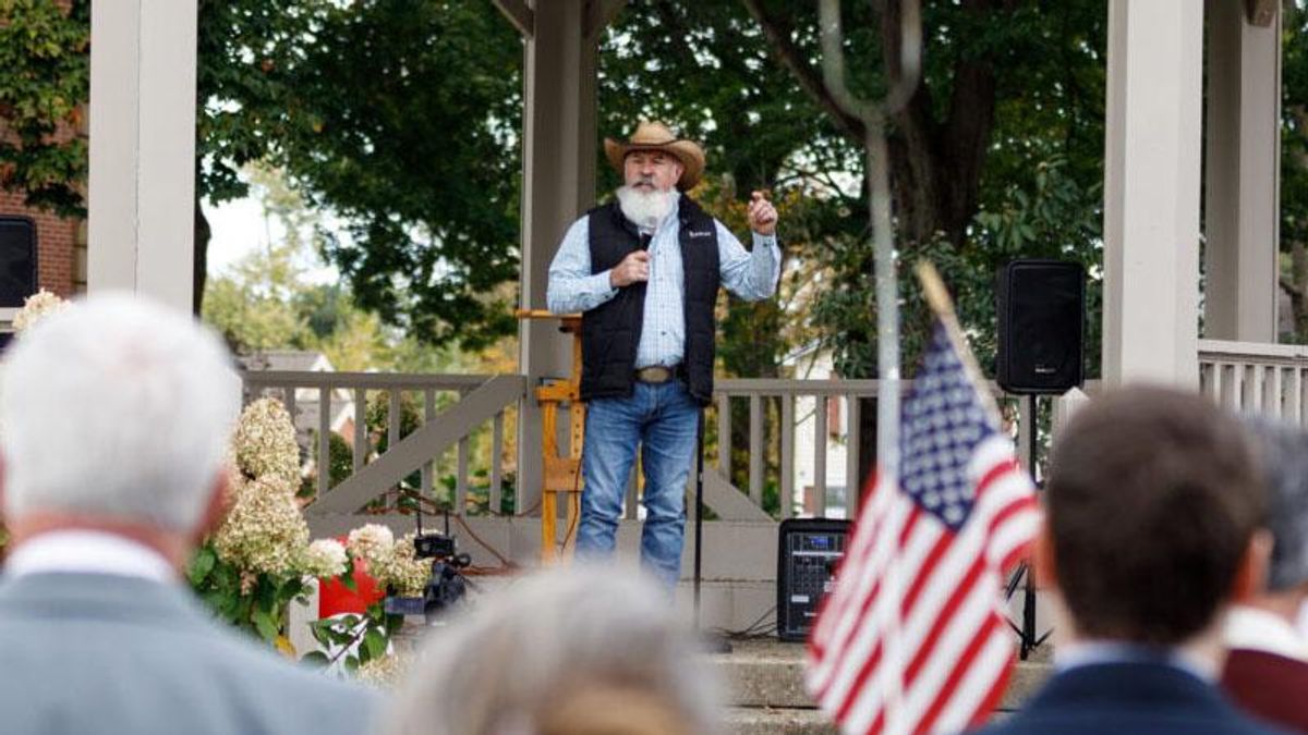 GOP gubernatorial candidate shares photo of self in front of swastika