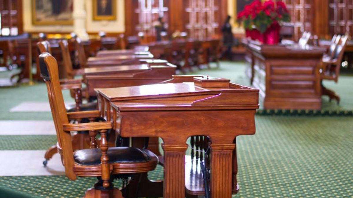Texas Dems demand special session to raise the age to buy AR-15s and require background checks: report