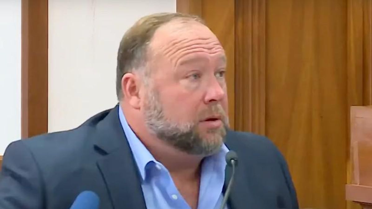 ‘Worst witness of all time’: Legal experts can’t stop laughing at Alex Jones
