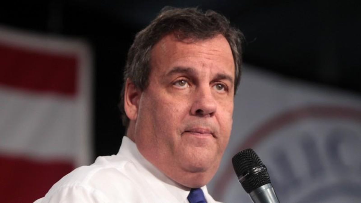 Chris Christie declares Trump unfit to be 2024 GOP nominee after white supremacist scandal