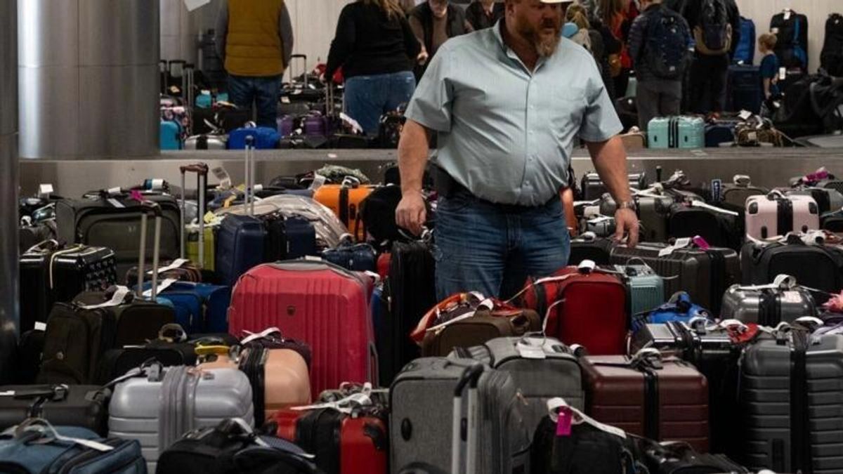Travel misery grinds on as US digs out from superstorm