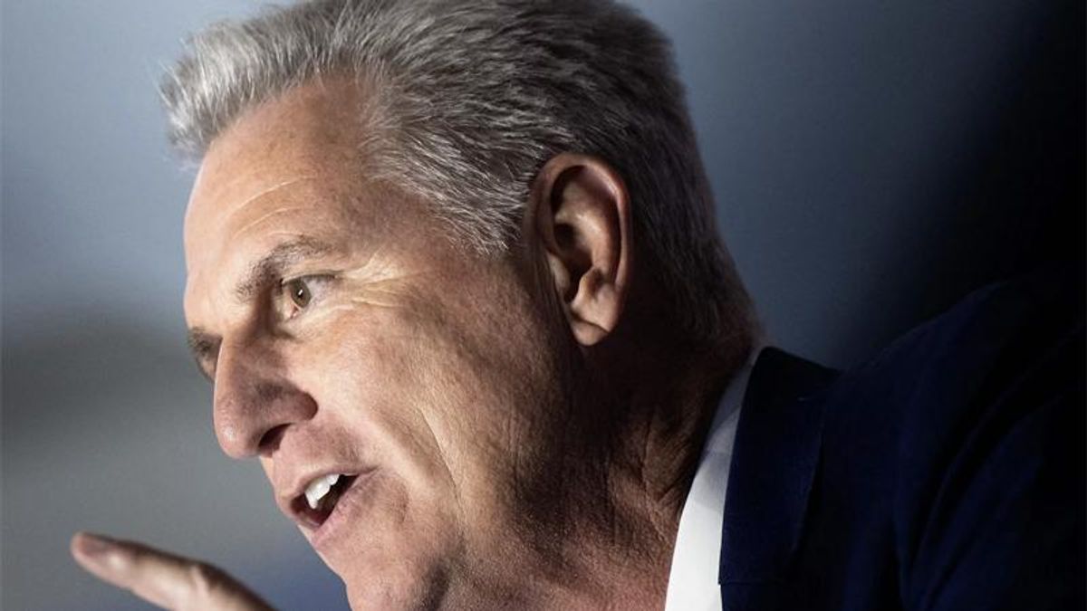 House GOPers are texting CNN reporter to find out what McCarthy is up to