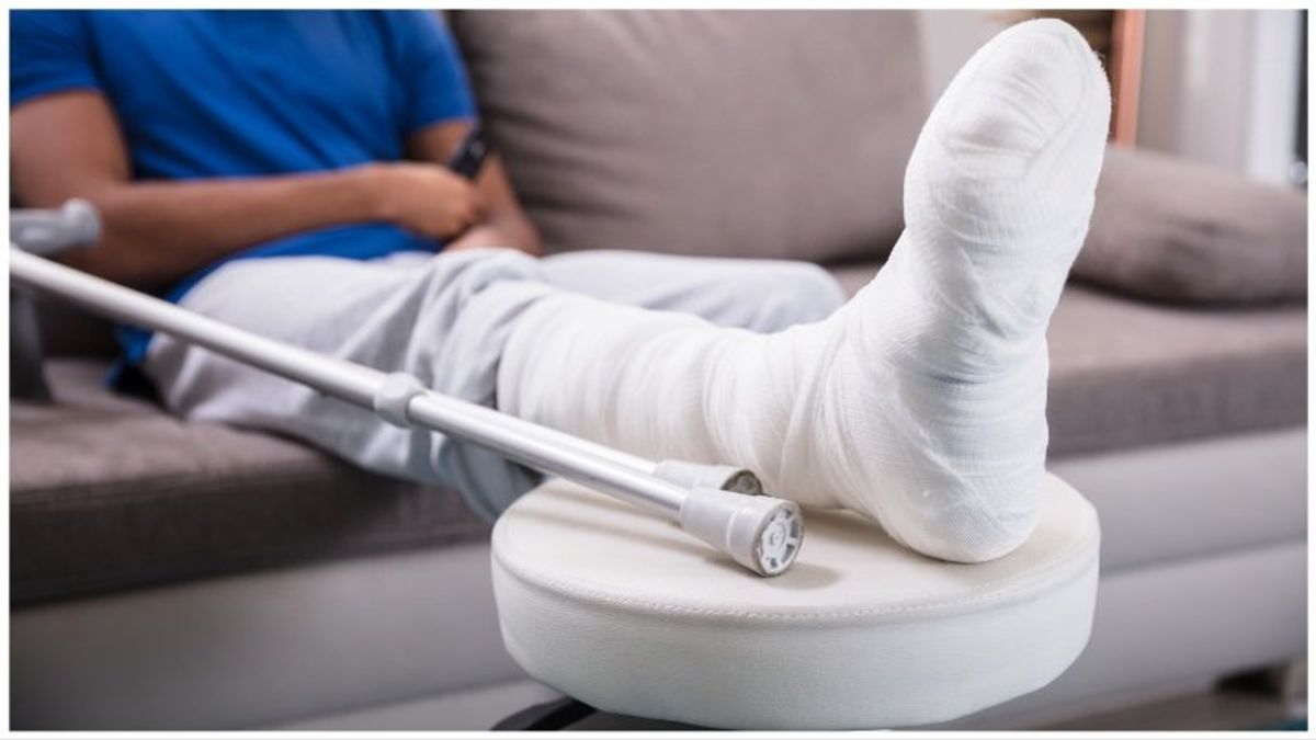 Cop broke man's leg with 'MMA-style takedown' outside country music concert: report