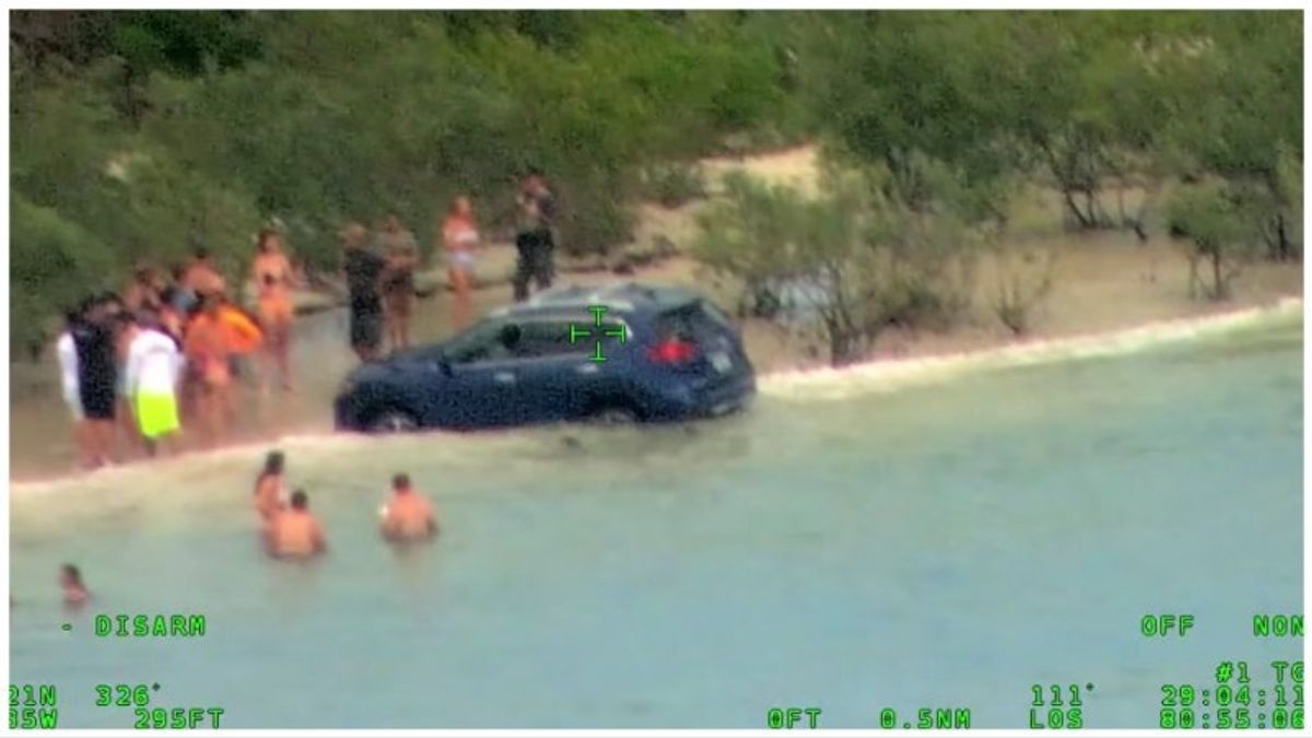 Drunk driver plows car across packed Florida beach before crashing into ocean: police