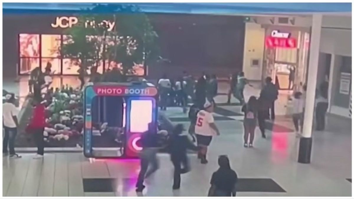 Massive brawls force LA mall to make minor shoppers wear contact info round necks: report