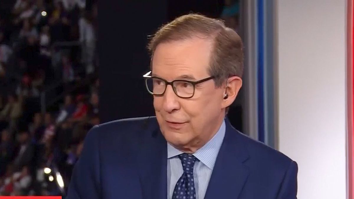 'Compare it to the Kremlin': CNN's Chris Wallace nails RNC crowd's reaction to Trump