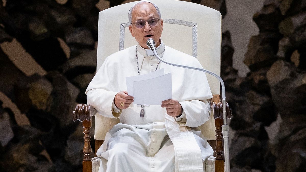 Pope takes swipe at those who attack journalists — as Trump rages about 'fake news'