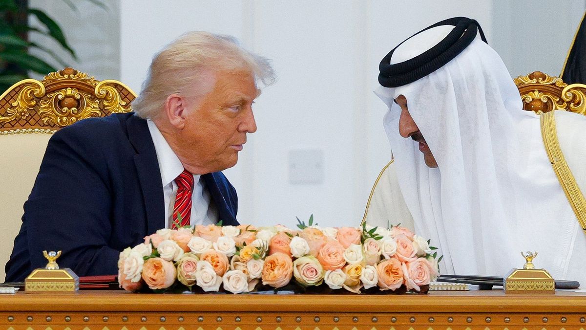 'Cringe': Internet blasts Trump for praising 'handsome' Middle East leaders