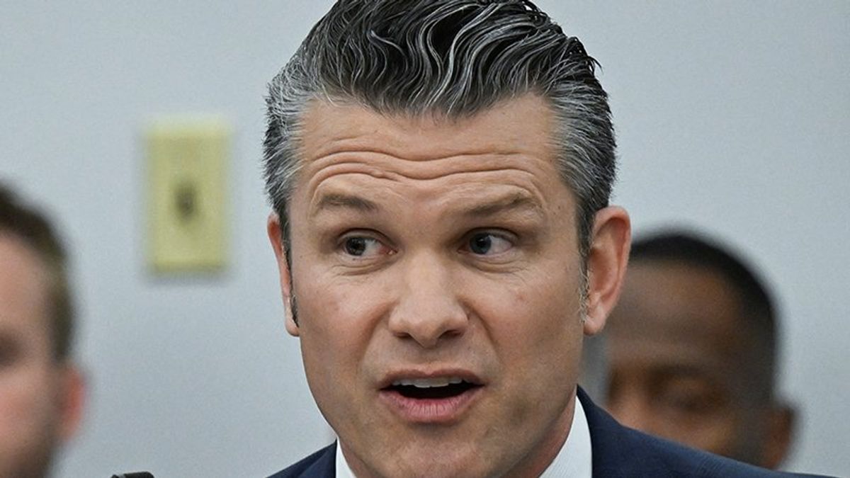 Frustrated Dem reprimands Pete Hegseth as he dodges grilling over LA cost