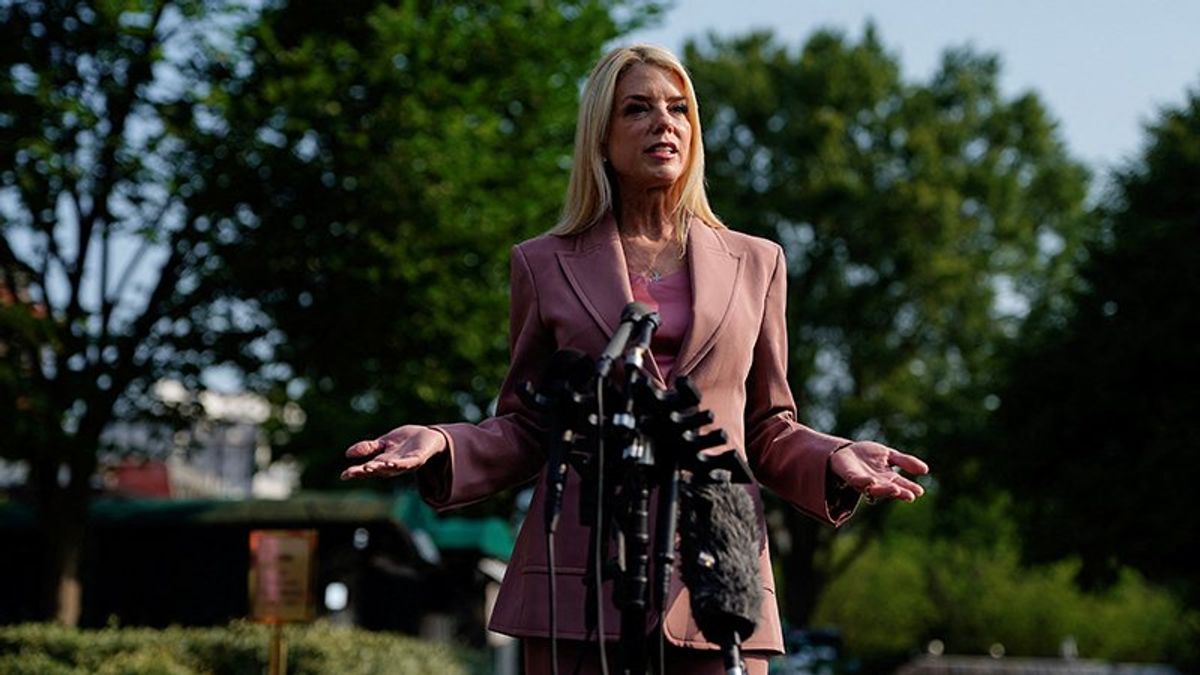 'Dummy': Pam Bondi knocked by observers for 'hypocrisy' over her latest comments