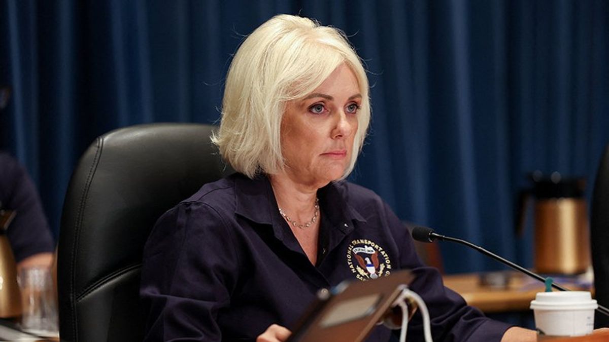 'Not gonna put up with that': FAA hearing gets tense after employee elbowed into silence
