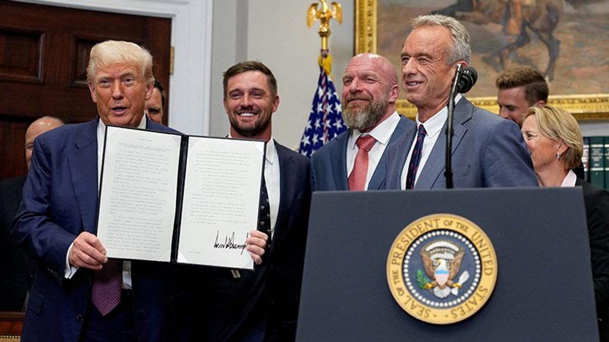 NFL star 'shocked' as Trump names him in sports council flub