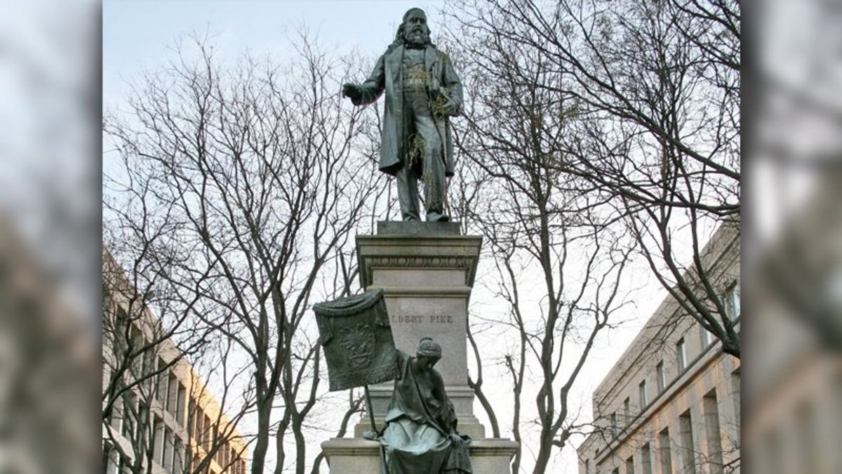 Trump admin demands statue of Confederate general be reinstated in nation's capital