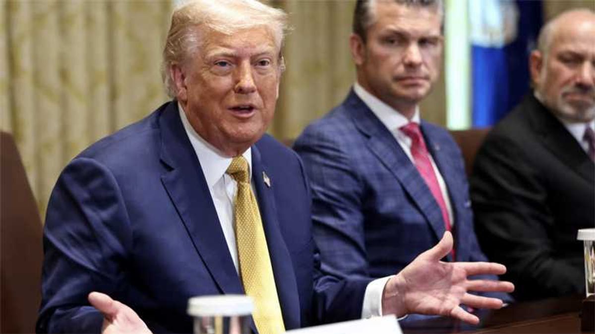 Cult expert flags 'loyalty oath' Trump's devised specifically to humiliate inner circle