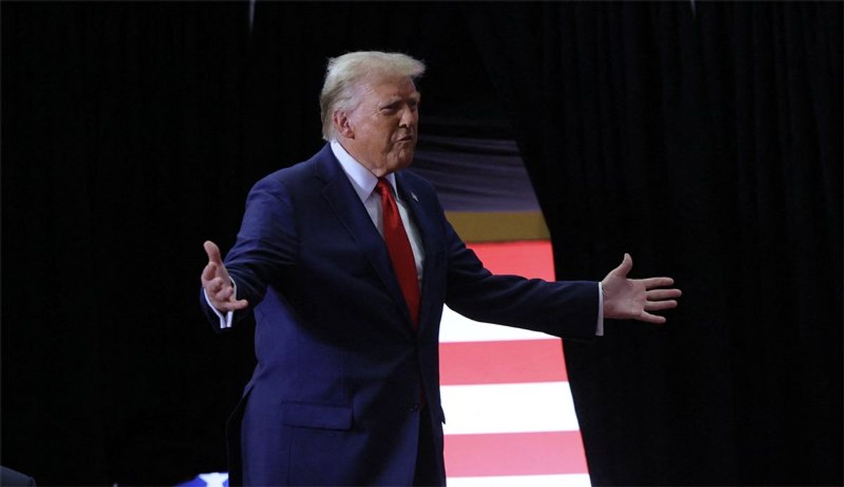 Ex-GOP insider questions Trump's 'motivations' with 'shipping magnate' conspiracy theory