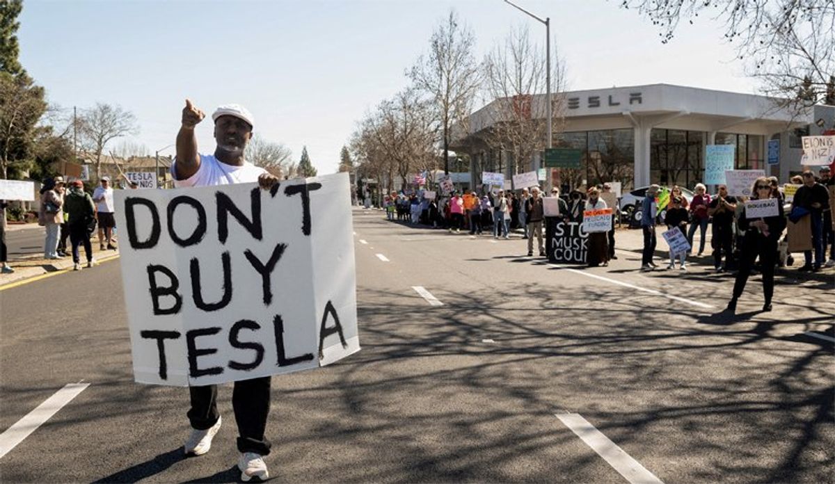 ‘I don’t care, I want out’: Tesla fans dumping stock in 'irreparably damaged' company