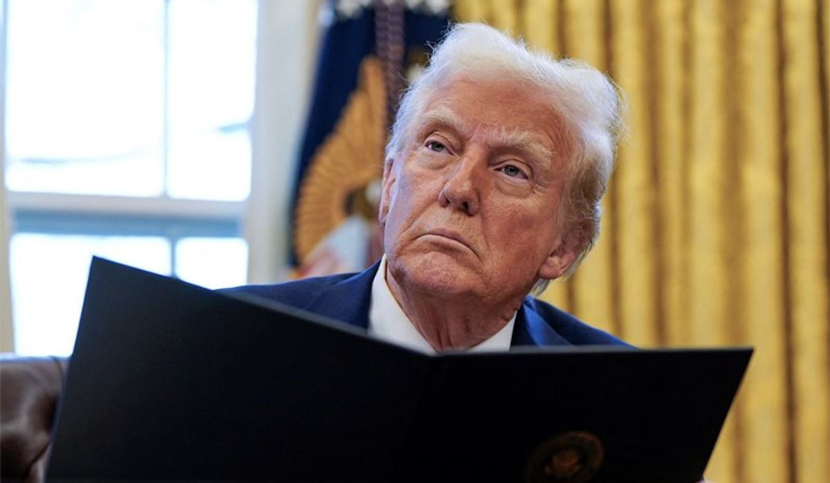 'The economy is grinding down' as Trump is 'shaking investors to their core': MSNBC host