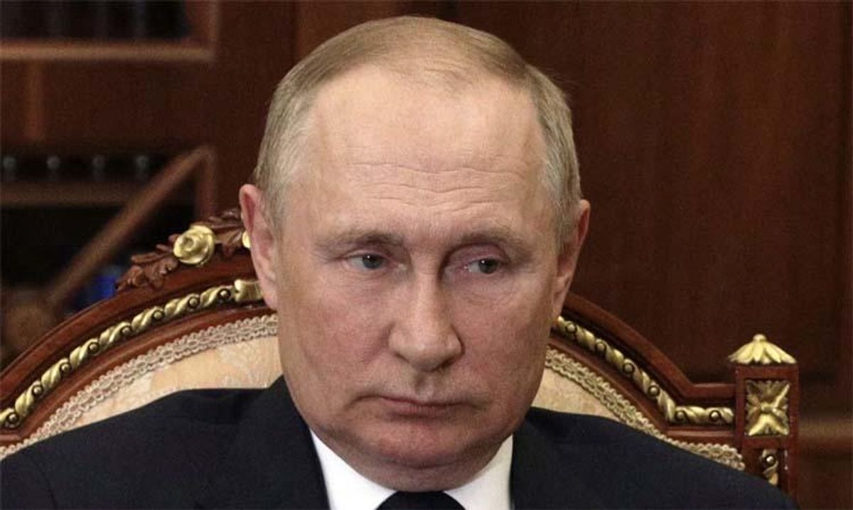'We ask you to relieve yourself of your post': Kremlin officials are turning against Vladimir Putin