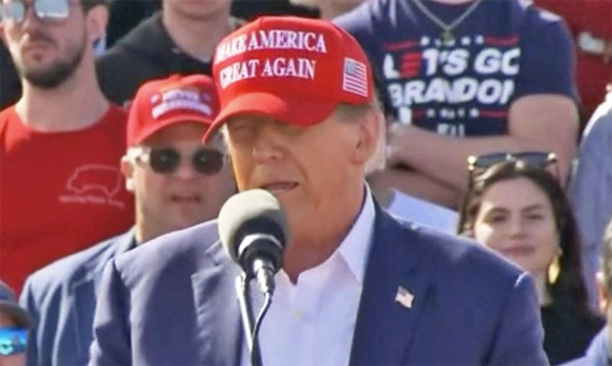 Trump's struggle to finish sentences at Ohio rally 'raises a number of flags': MSNBC host