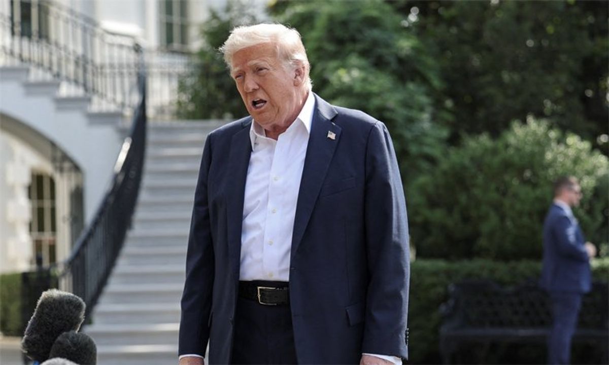 'Scared man' Trump blasted for  'impeachment-worthy' threat aimed at Chicago