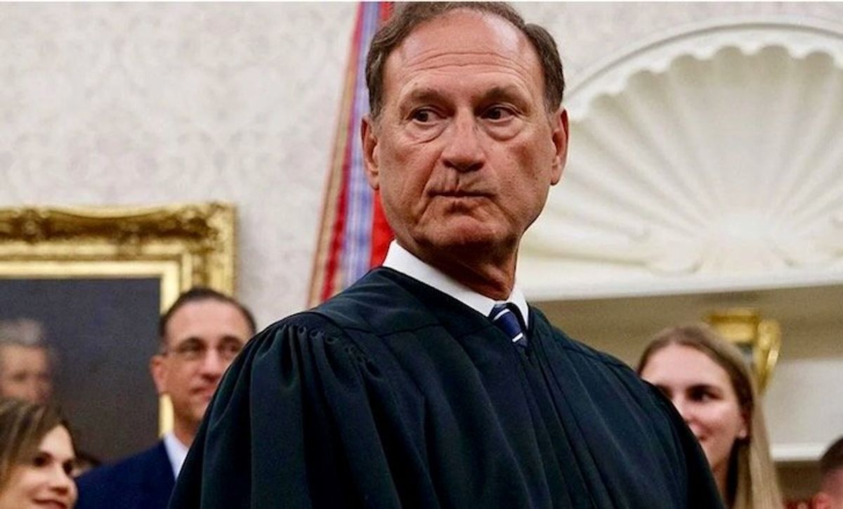 Ex-prosecutor shows how Justice Alito's flag scandal may be 'worse than people are saying'