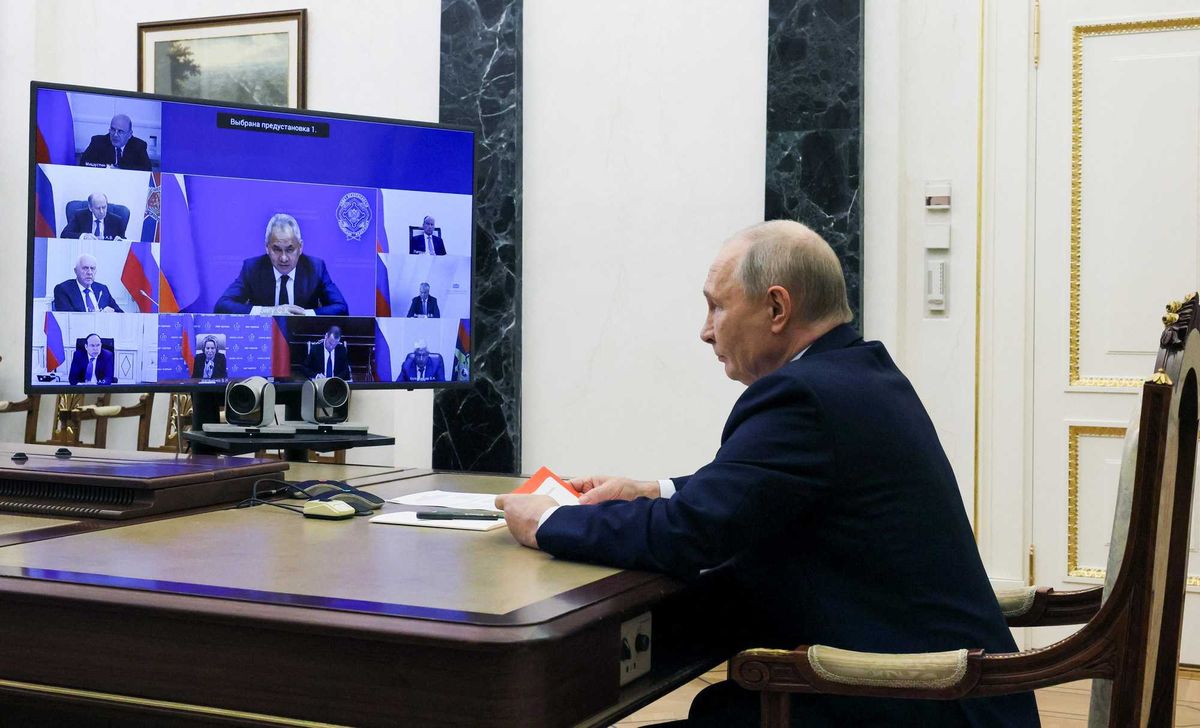 Putin's secret dirt on the GOP could be just weeks from being discovered