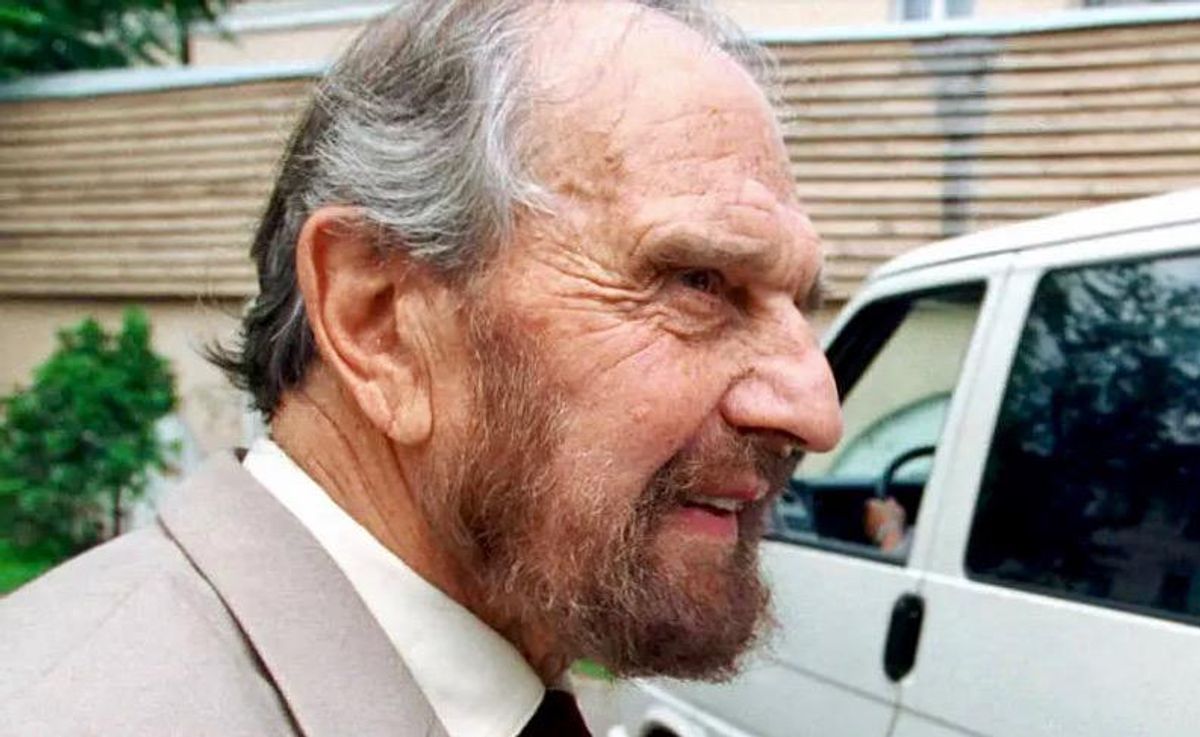 British double agent George Blake, who spied for Soviets during Cold War, dies at 98