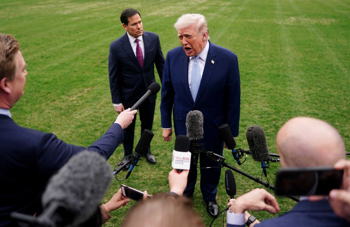 'Following a drunk out of a bar': White House insiders slammed for enabling 'catastrophe'