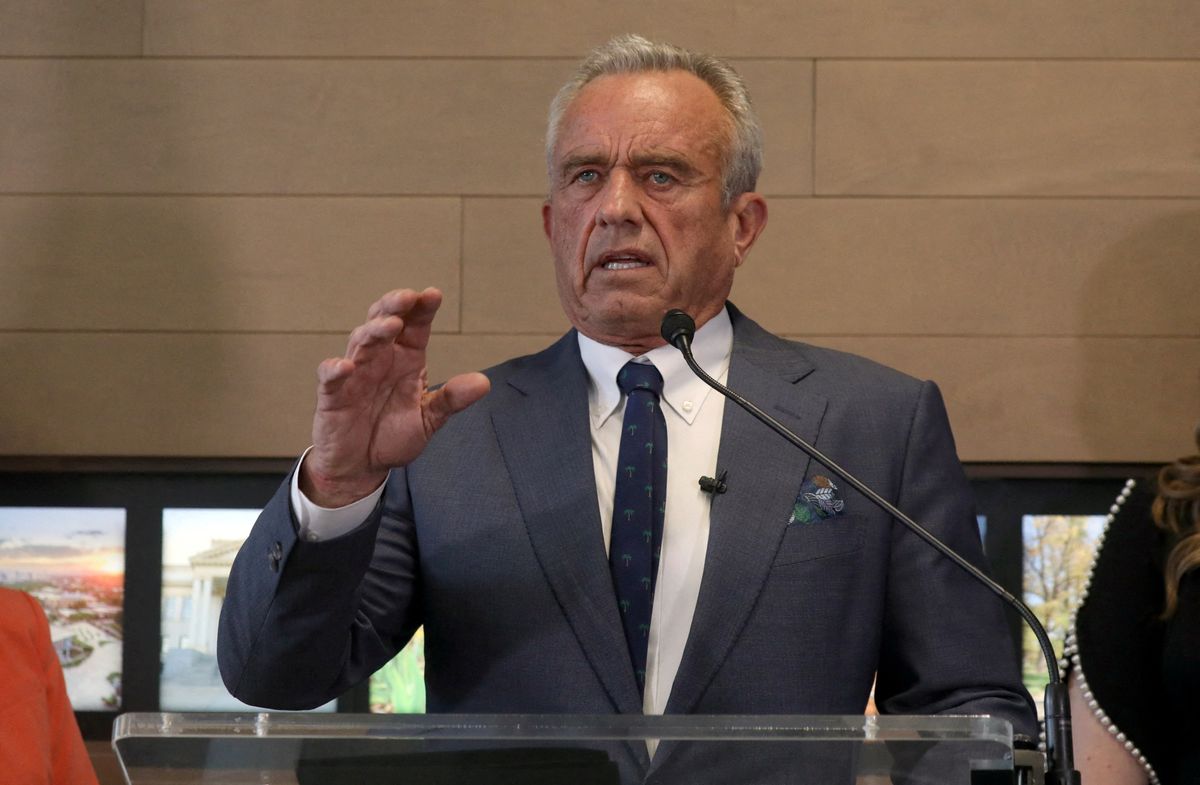 MAGA crowd yells insults at reporter who asks RFK Jr. about deadly measles outbreak