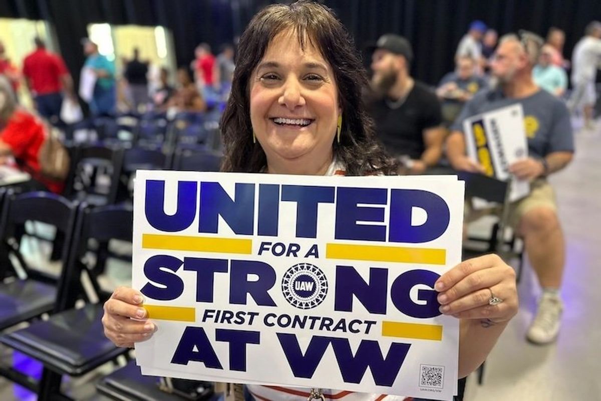 After historic union vote, Chattanooga VW workers rally for 'record contract'