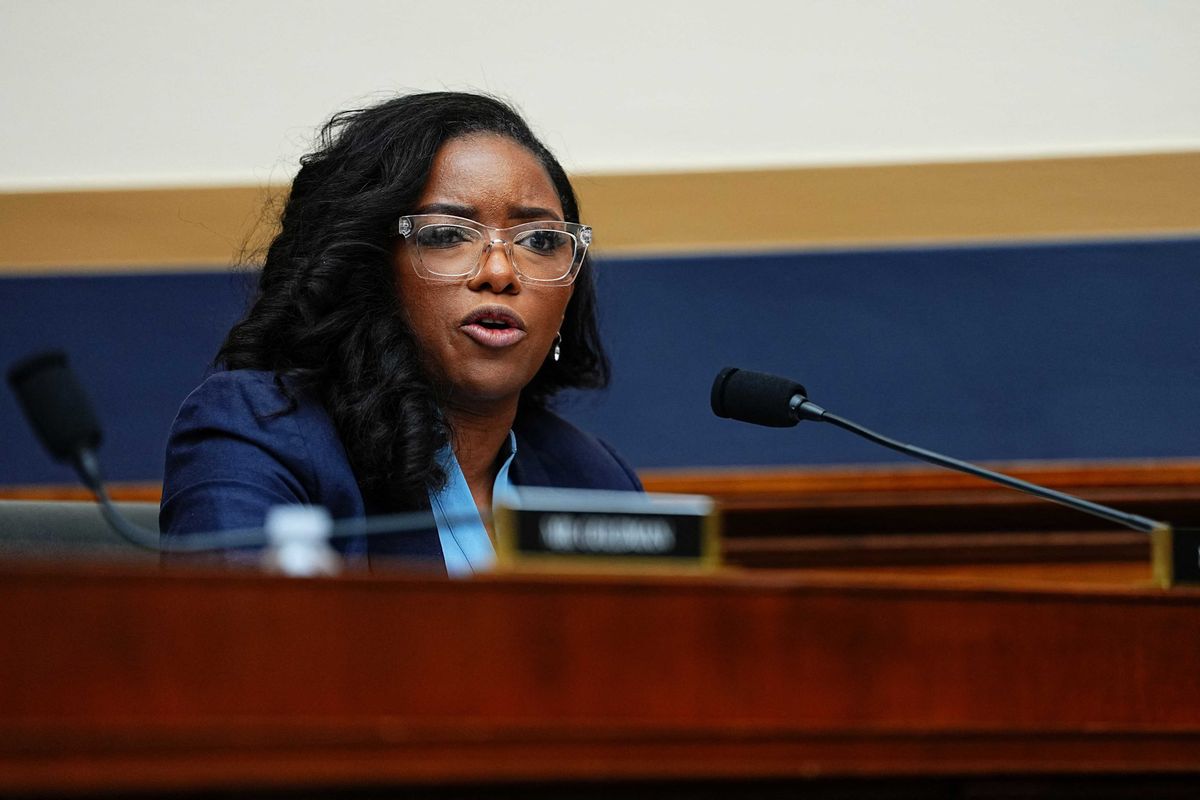 Jasmine Crockett gaveled down after citing report on Trump's cratering poll numbers