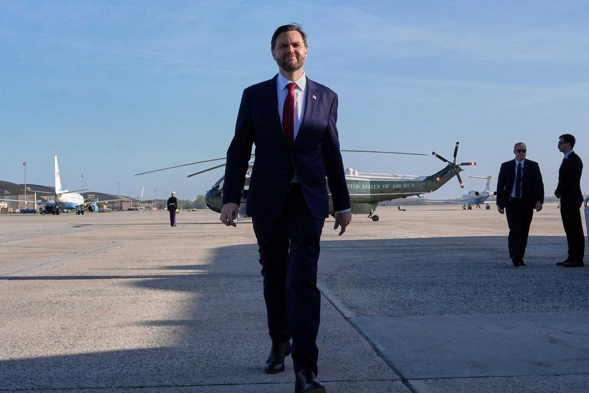 Trump throws JD Vance 'under the bus' as part of ominous 2028 plot: professor