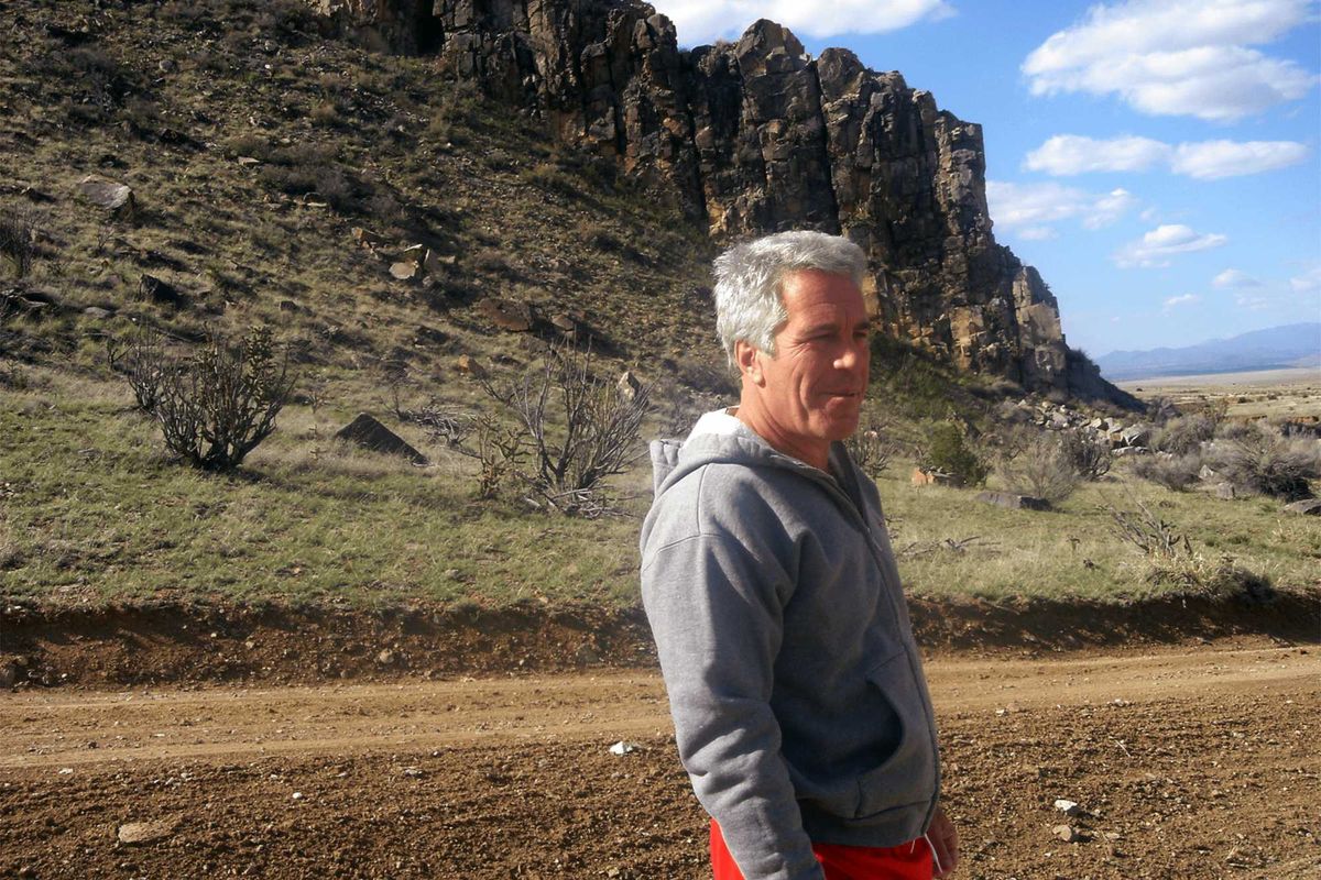 Epstein 'frantically' tried to turn compound into 'private town with own police': report