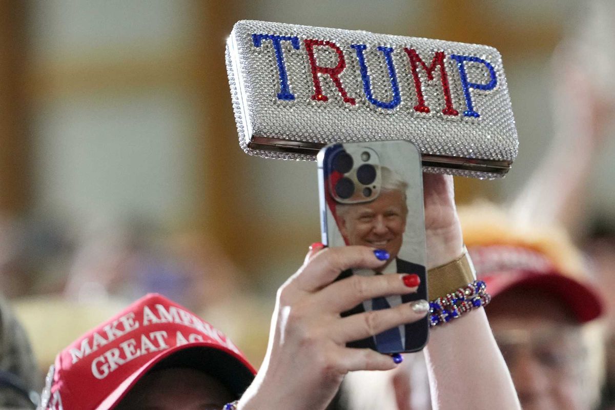 MAGA does backflips over potential jailing of Dem governor: 'Lock them up!'