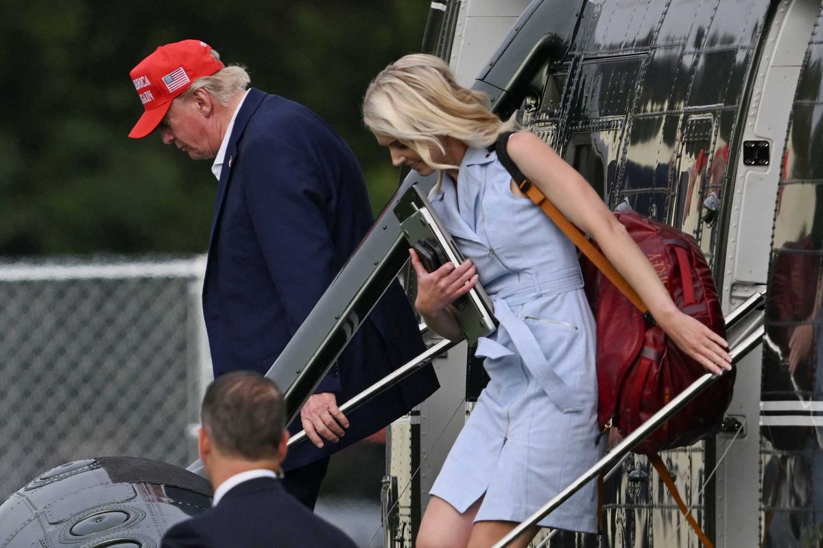 Bizarre 'bombshell' claim drops about Trump and 'submissive' aide: report