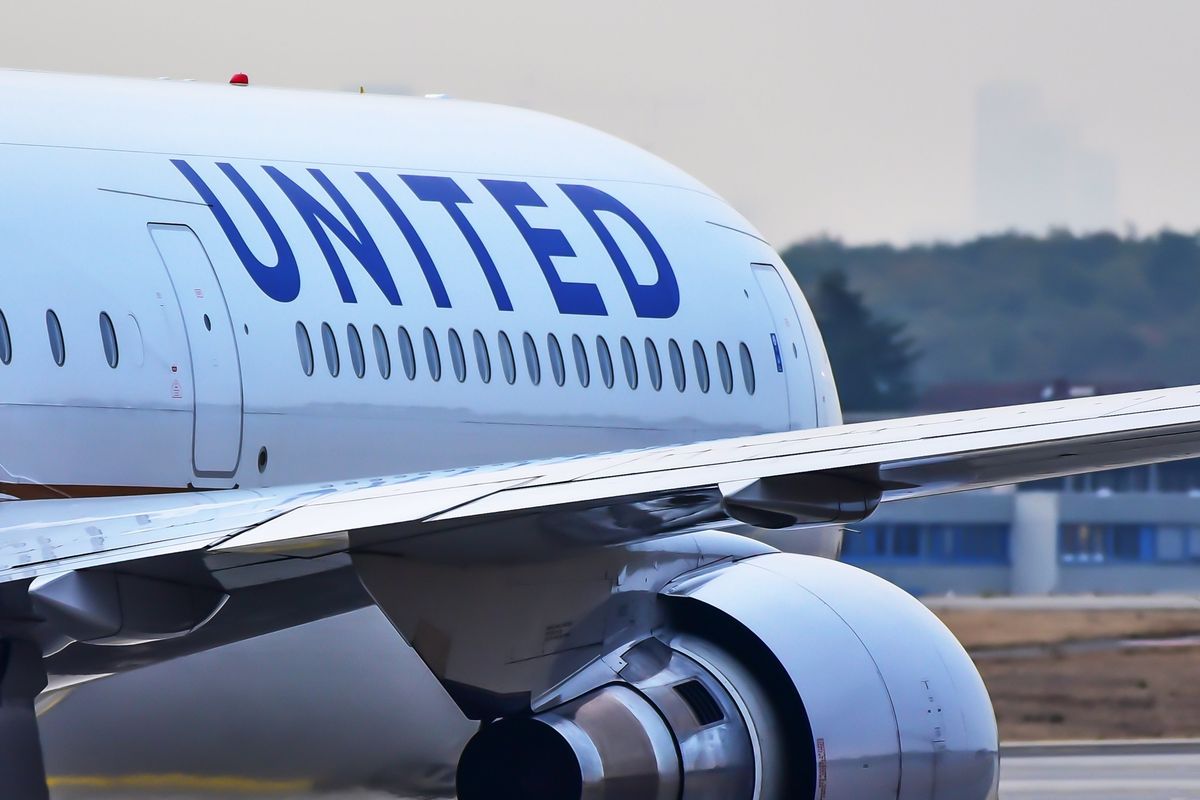 'You didn't even pass around water': Angry passengers say they were trapped for 7 hours on sweltering plane