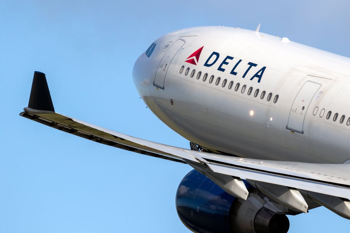 Man groped 13-year-old on flight and told her she'll 'never see family again': report