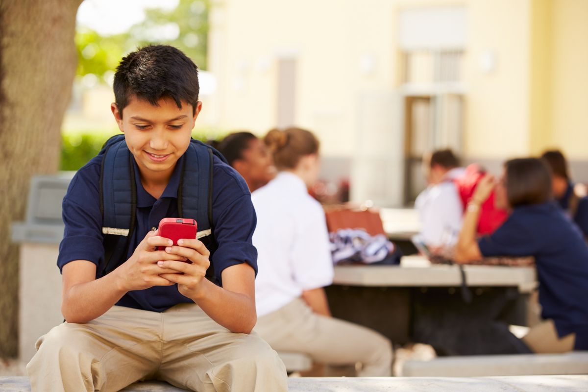 Los Angeles moves to ban smartphone use in school