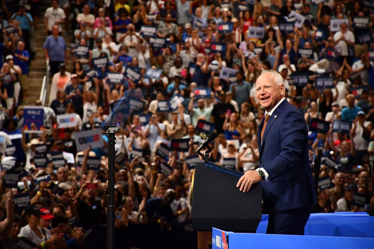 Harris and Walz draw massive crowd of 15,000 in AZ as they blast Trump: campaign