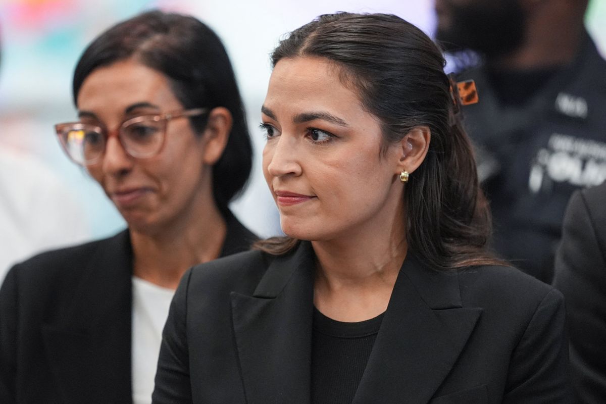 AOC taunts Trump's border czar with four-word reply after report he accepted bribe