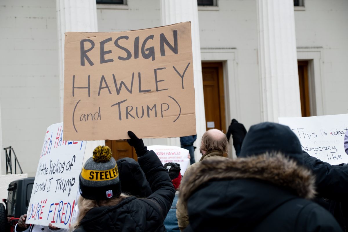 'President doesn't care': Analyst sees massive Trump lie exposed by fight with Josh Hawley