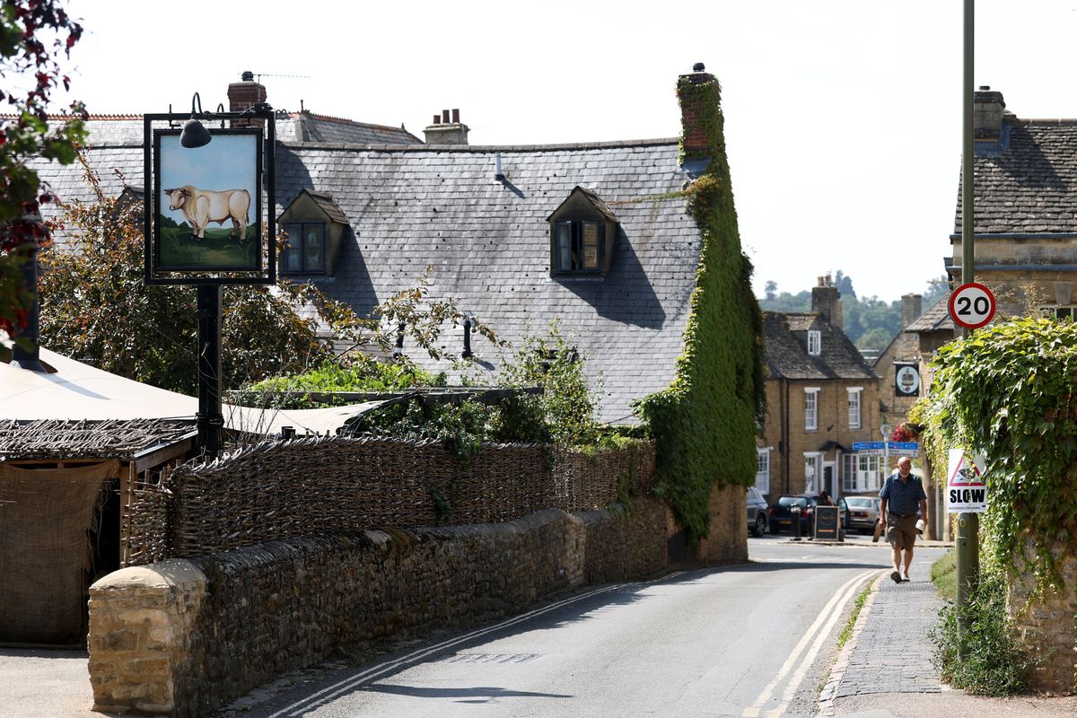 JD Vance barred from English pub as staff mutinies over visit