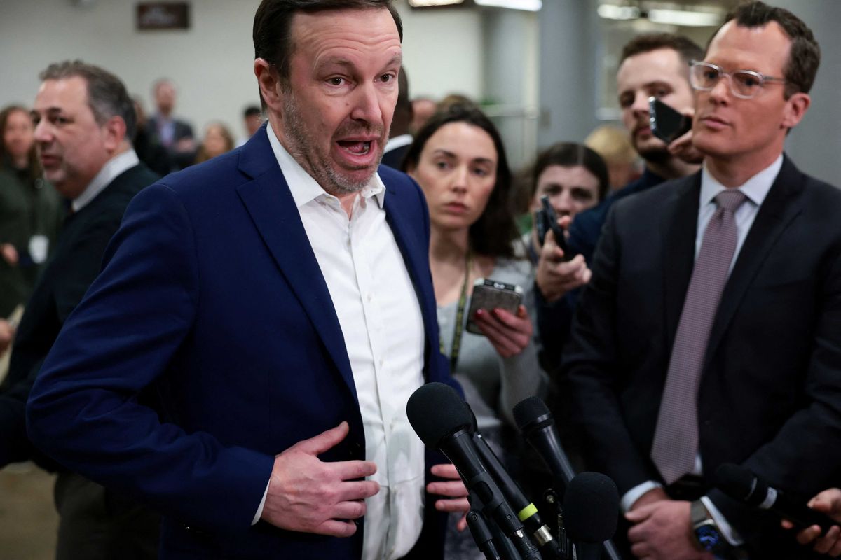 Dem senator blasts Fox host to her face on ICE: 'It is disappearing legal residents!'