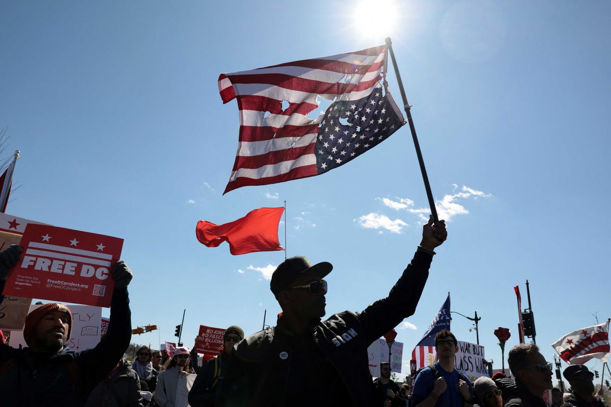 US barreling towards ‘total collapse’ within six months if Iran war continues: expert